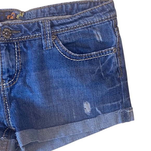 Mudd Juniors Medium Wash Distressed Cuffed Denim Shorts Size 15 - Picture 3 of 6